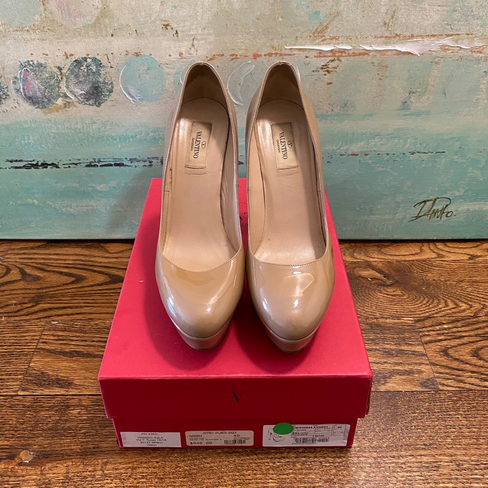 Round Toe Valentino Platform Heels 40/US 10